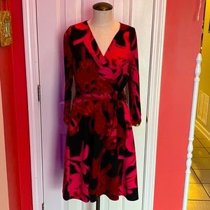 Floral Taylor Wrap Dress - Sz 8 - w. pockets!